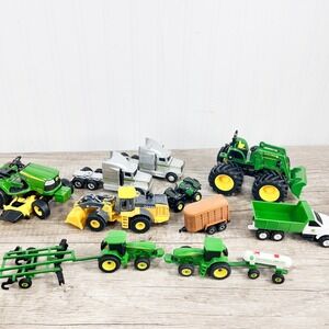 ETRL John Deere Farming Tractors & Accessories Lot of 12 Die-cast 1/64 & Plastic